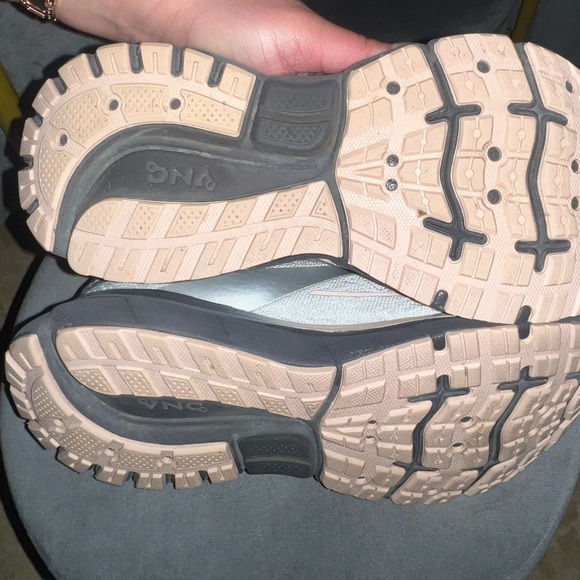 Brooks - Picture 2 of 5